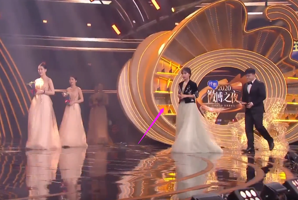 冯巩|滤镜破碎？李子柒真人终亮相，皮肤蜡黄脸臃肿网友：下地干活累的