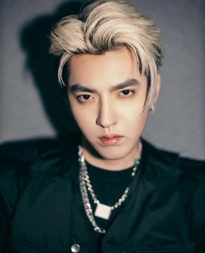 吴亦凡|烦不烦？谁在说谎？一个说只见过一面，另一个说曾经苟合过-调来酒店监控看看