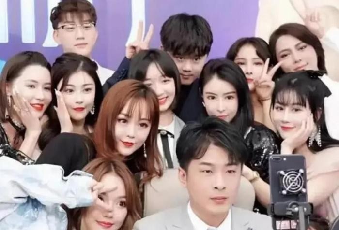 亚洲播报一姐 辛巴被女徒弟告上法庭!时隔六天再登热搜,索赔金额高达6600多万