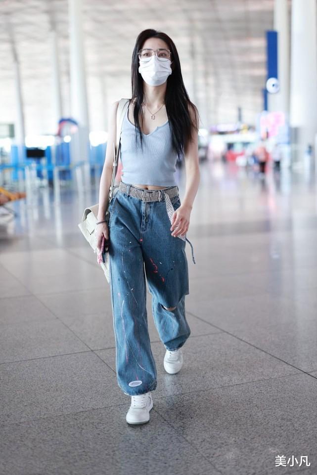 美小凡|徐璐太瘦了,穿吊带背心凹出“蚂蚁腰”,体重88斤我信!