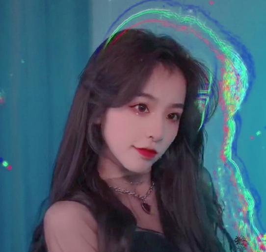 滤镜|刘思瑶线下吃饭被拍，离开十级美颜和滤镜后，与作品中判若两人