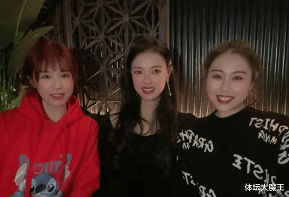 張常寧|太美了！女排張常寧化妝后參加隊友生日會，顏值氣質(zhì)碾壓一眾好友