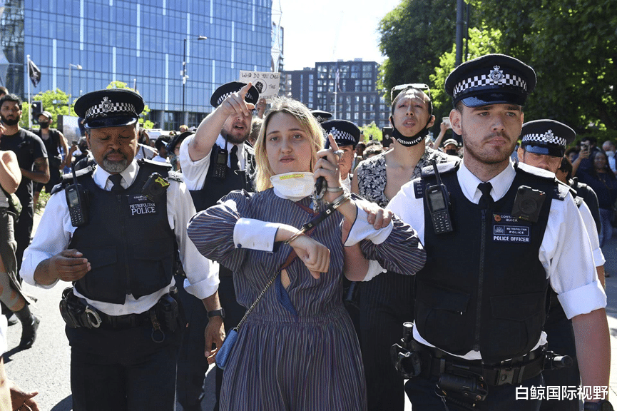 白鲸国际视野 美国警察掀起离职狂潮，犯罪率直线飙升，美媒：付出惨重代价