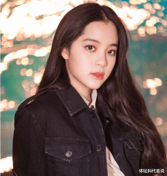 欧阳娜娜|欧阳娜娜无内衣拍照，“天才少女”在自黑的道路上越走越远！