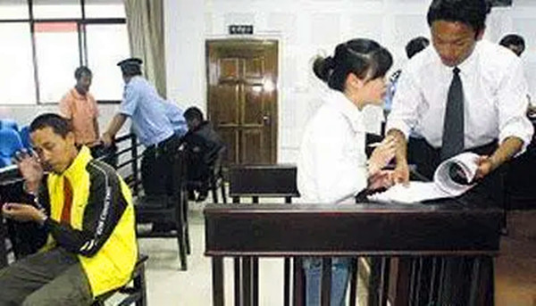 导师疯了 云南“包养命案”始末:女子同男友杀死情人,被捕后毫无悔意