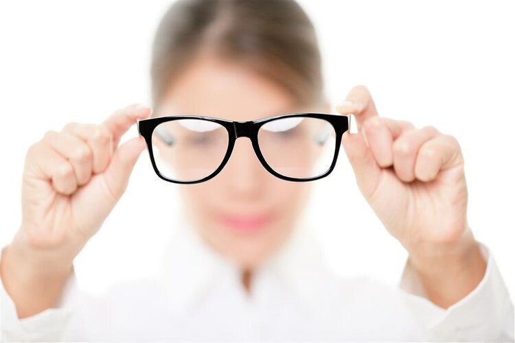 近视|10年前用激光治近视的那群人，现在还好吗？网友：两个字，后悔！
