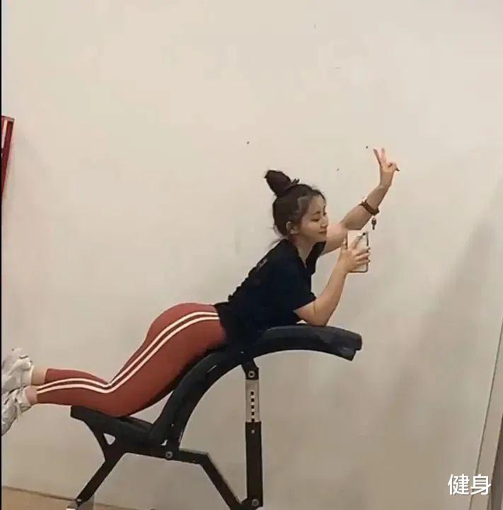 狼狗|34岁性感阿姨狂甩30斤，竟撩走25岁肌肉小狼狗，网友：这谁顶得住啊？