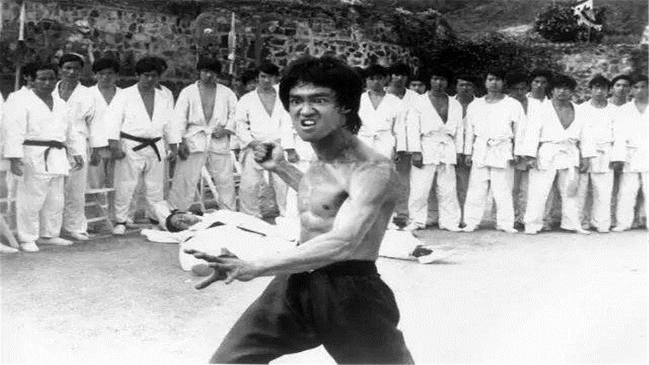 李小龙|当年李小龙葬礼上，来了6个神秘人扶灵，全是惹不起的一方大佬！