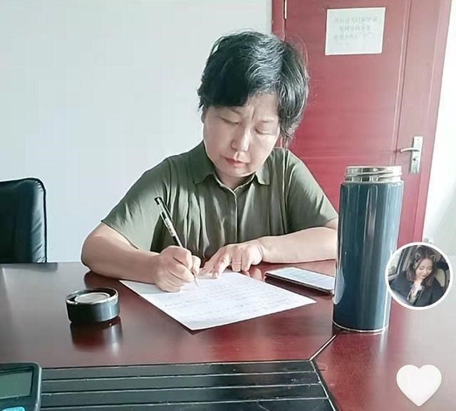 杜新枝|杜新枝粉丝被打入院，鼻梁软骨被打断，有网友质疑是许敏粉丝所为