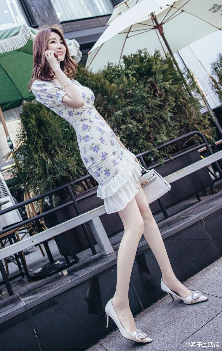 小燕子生活馆 时尚甜美的气质,紫色印花修身包臀泡泡袖连衣裙