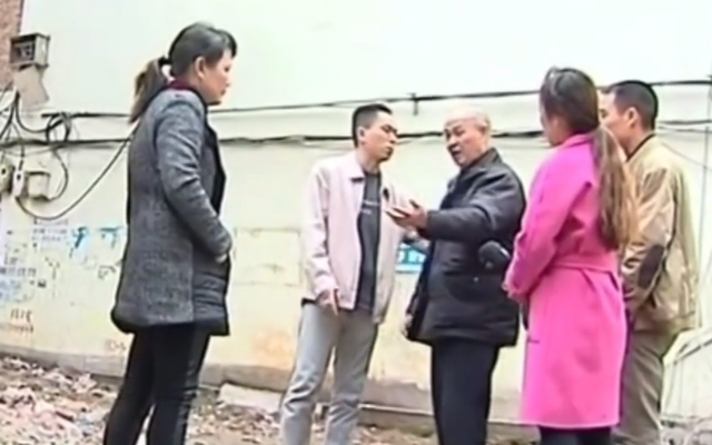 蓦然一牟 家中多了5套拆迁房，80岁老父母要分给两个女人，儿子不服气了！