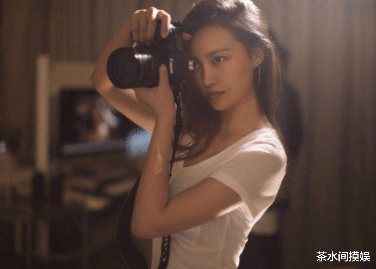 陈漫|网友集体抵制，官媒发文批评，“天才”摄影师陈漫跌下神坛冤吗？