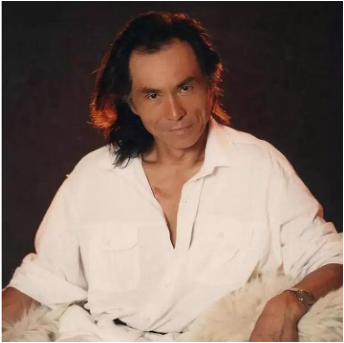 王德顺|85岁王德顺健身，表情“凶狠”荷尔蒙旺盛，78岁妻子时尚，52岁女儿冻龄