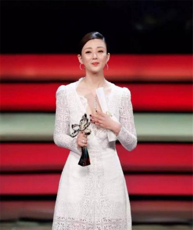 殷桃|出道17年，为何殷桃的嘴唇总是“破”的？采访中本人这样回应