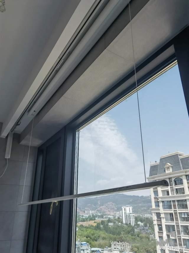 深零设计师姚工|只有一个阳台又如何，学他晾衣杆装窗帘盒里，分分钟拯救室内颜值