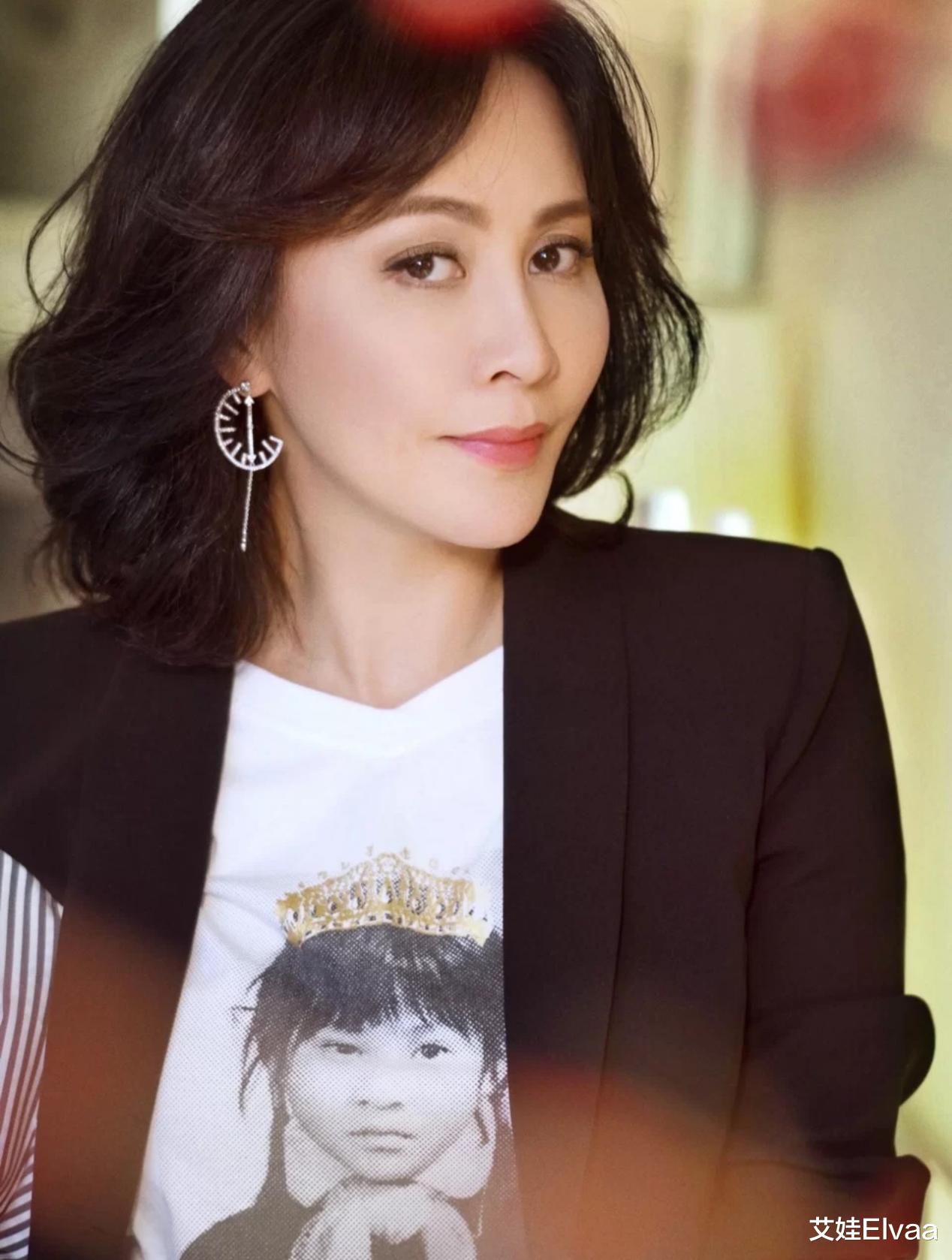 发型 50+女人冬天烫什么发型？这3种齐肩卷，照着烫就美