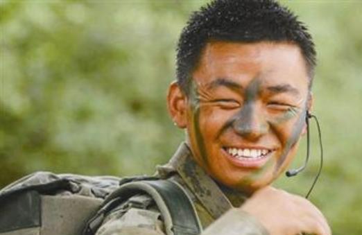 王宝强|王宝强“痴心不改”爱美人，与新女友冯清传来喜讯，网友：图他啥