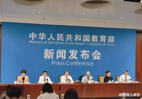 朗朗育儿课堂|小学入学“年龄限制”改了？教育部给出准话，家长得知松了一口气