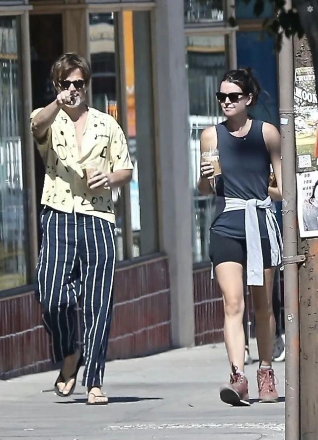 赵又廷|男星街拍 | 陈飞宇金发造型亮相，哈里和梅根现身纽约