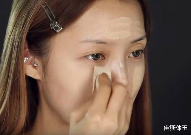 底妆 建议女人:不管多懒出门尽量化淡妆,教你4顺序,简单易学还漂亮