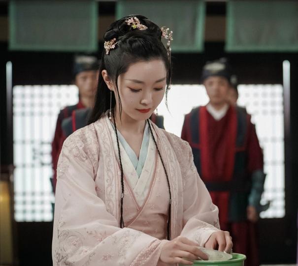 |宋轶深夜艾特郭麒麟，文案让网友齐呼恭喜，郭老师终于如愿了