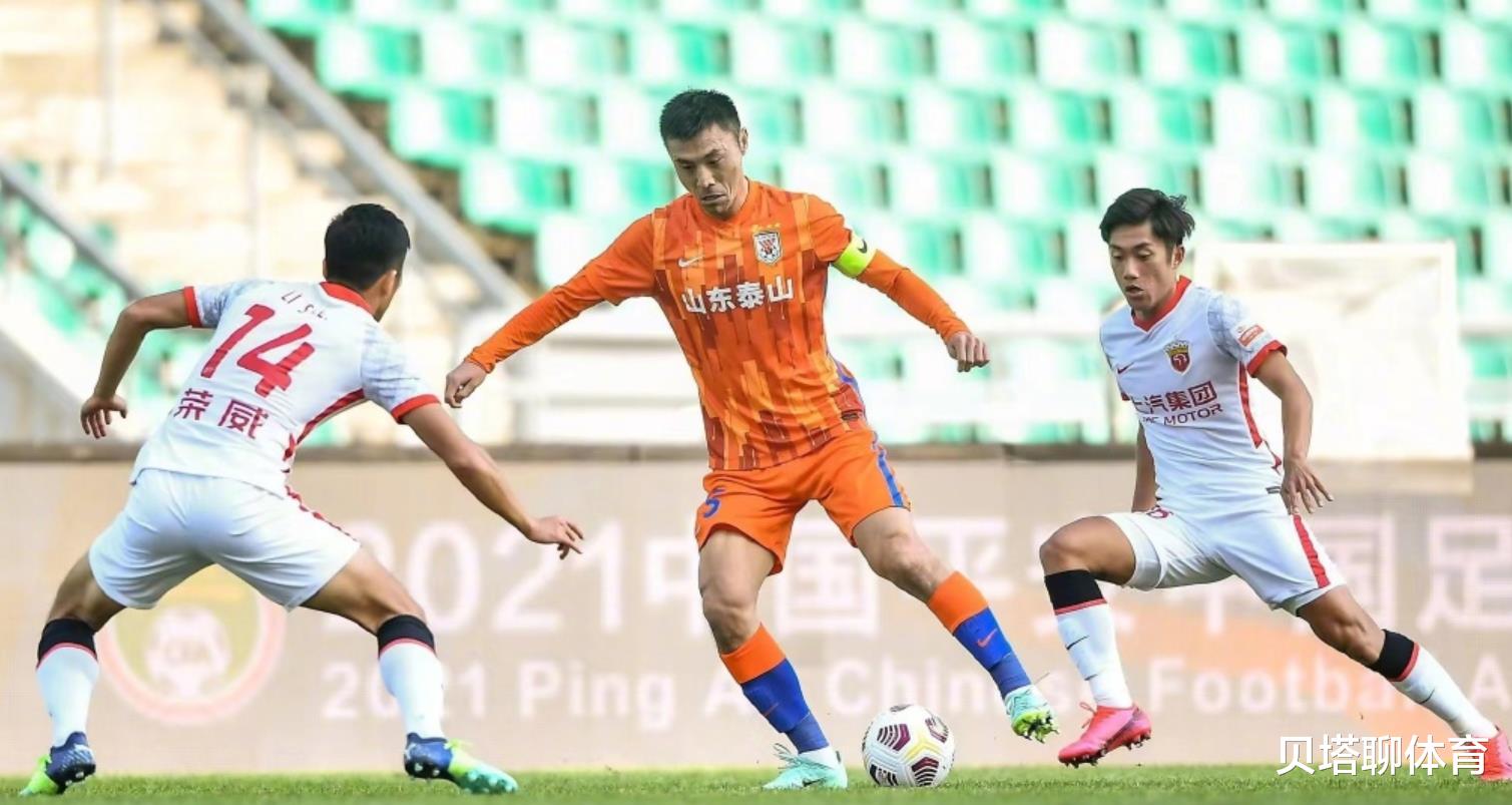 var|1球改判3次！中超又1判罚引众怒：建议在VAR监控室里再装个VAR