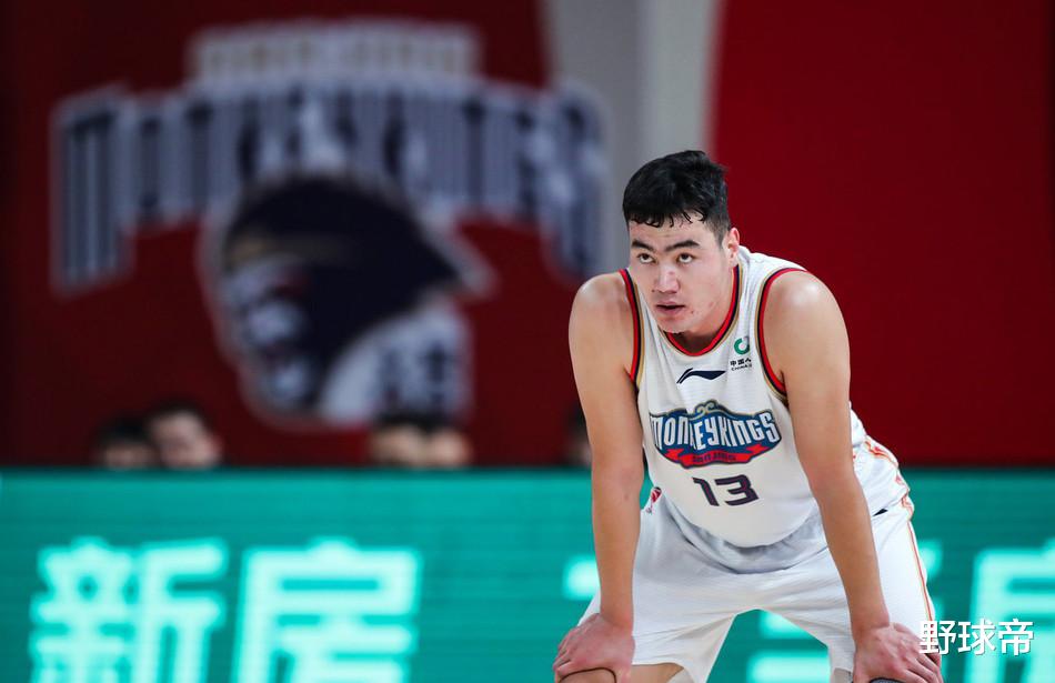 新疆男篮|史上首位哈萨克族球员！17岁还在新疆放羊，25岁竟然打上了CBA？
