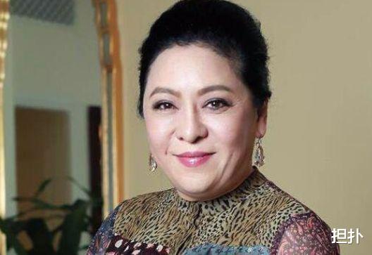 陈岚|身上一件羽绒服就8万多，一颗钻石7600万，她才是香港隐形女首富