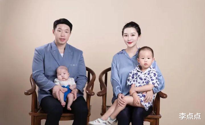 李点点|3.2亿围观的这场颜值之战，爸爸哭了，网友笑疯了