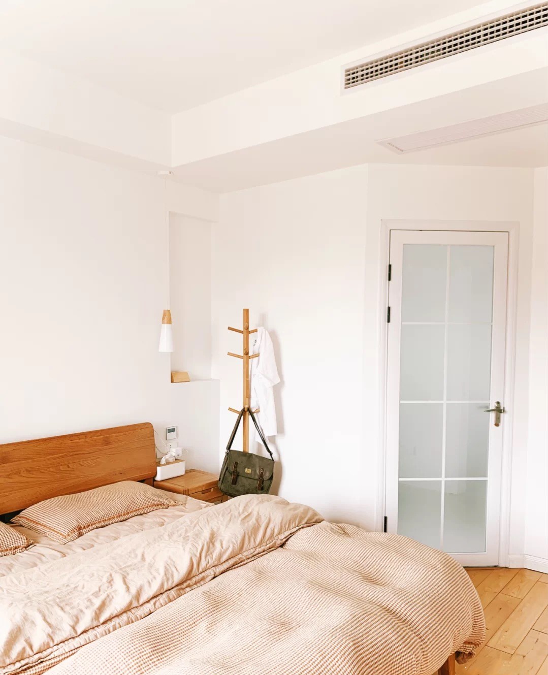 |90后女生家中的精致场面，进门就是风景，入住两年依然整洁温馨