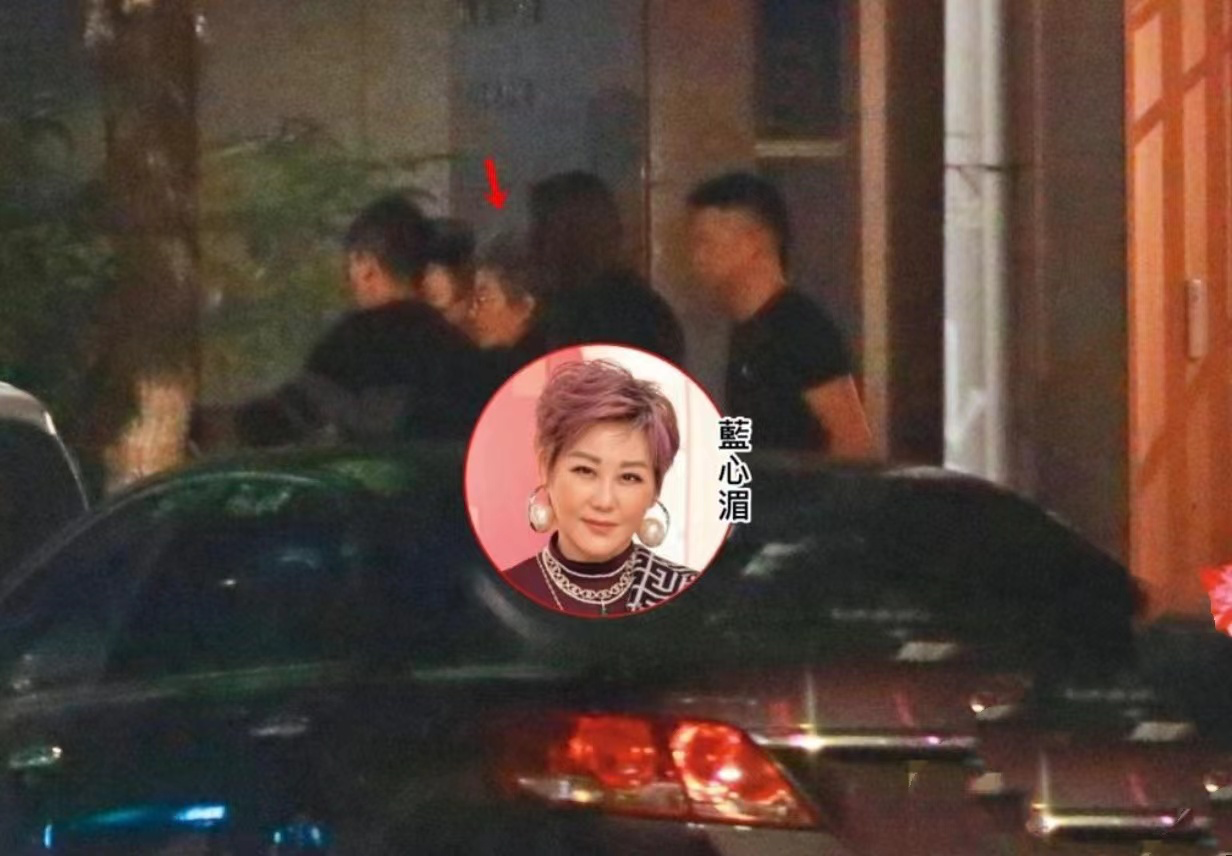 许玮甯|邱泽许玮甯闪婚后首度甜蜜同框,与好友拥抱告别后同返爱巢