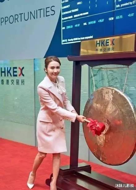 黎姿|张柏芝与大9岁黎姿同框养眼, 恋上富商幼子生父成迷, 后者嫁残疾富豪成人生赢家