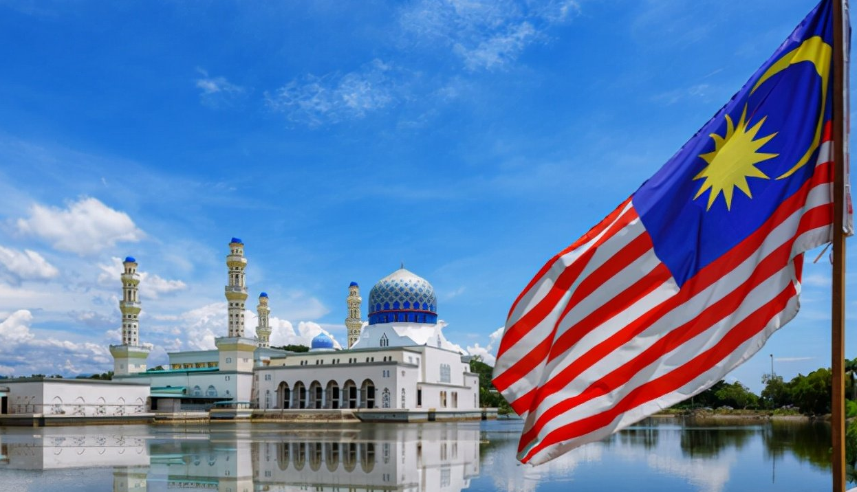 校花|发展全靠华人，如今却拒绝《长津湖》上映，马来西亚在害怕什么？