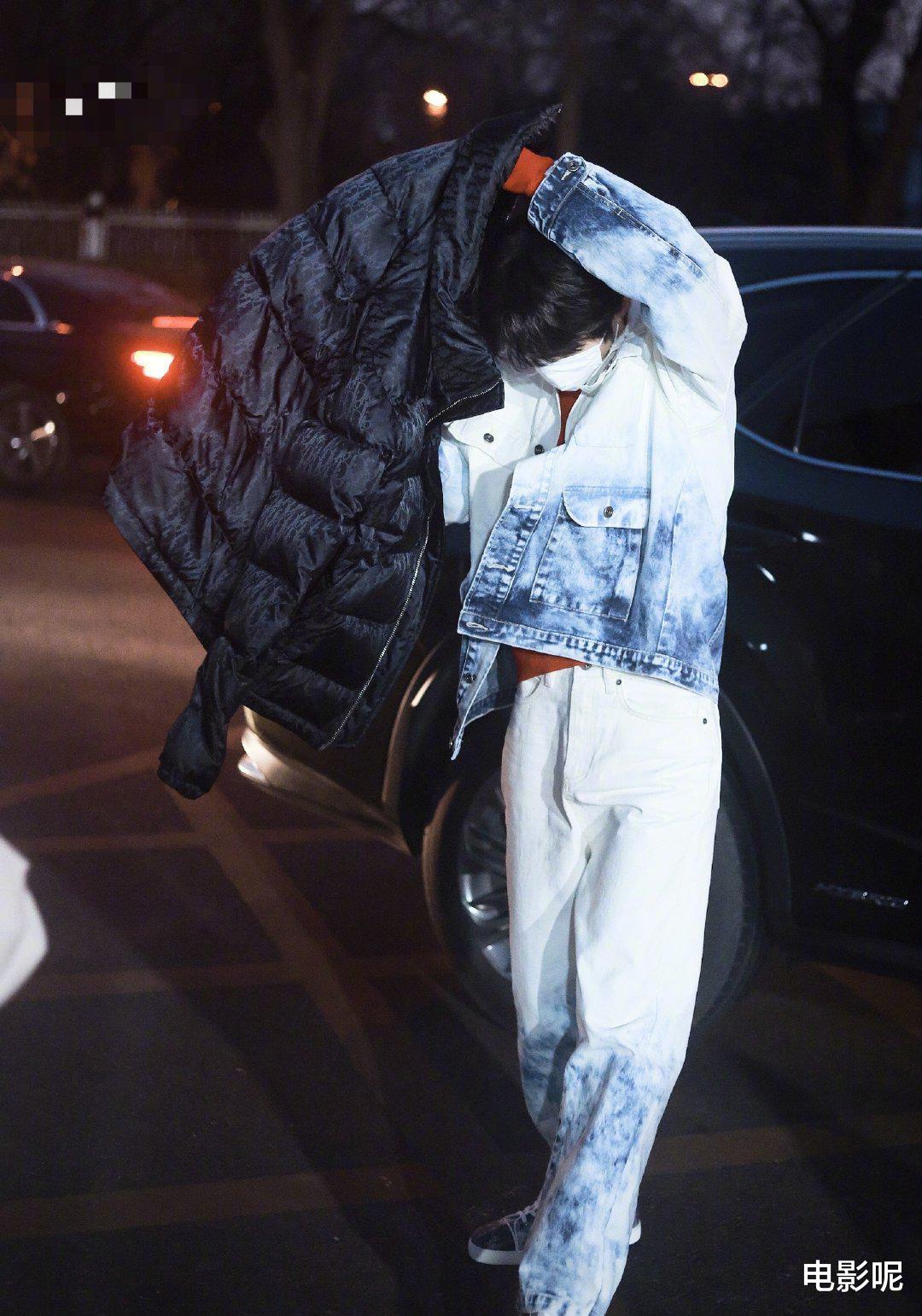 王俊凯|王俊凯胖了！小凯现身牛年央视春晚彩排，“小肚腩”十分抢镜！