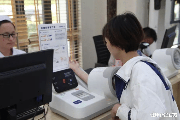 肝脏|25岁女子一天排便5~6次，晚期肝癌，医生：如厕时“3异常”，尽早查肝功