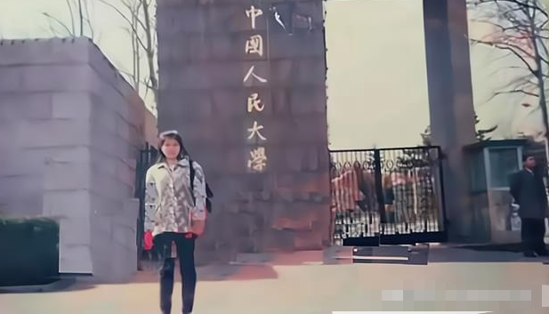 女孩|寒门女孩692分考进人大，毕业后却沦为低保户，一手好牌打稀碎