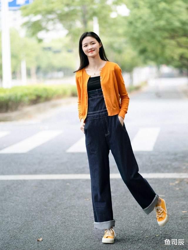 鱼司辰|秋季，建议多尝试韩系风，格子西服搭配直筒裤，简约大方不做作