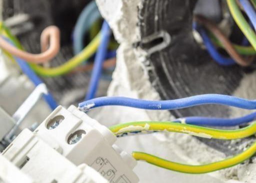 老电工说装修：家用电线4平够用吗？很多人都弄错了，真坑！