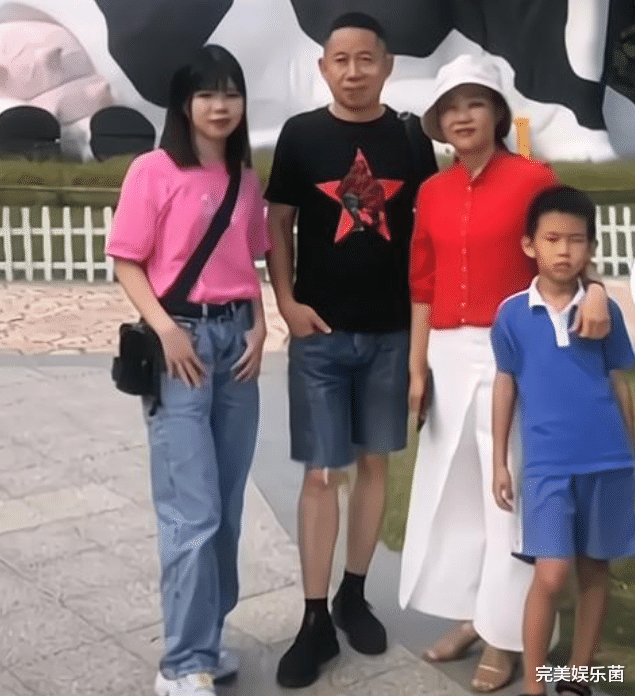 孙悦|孙卓姐姐近照!嘴唇丰满气质佳,意外撞脸辛芷蕾,网友:原地出道