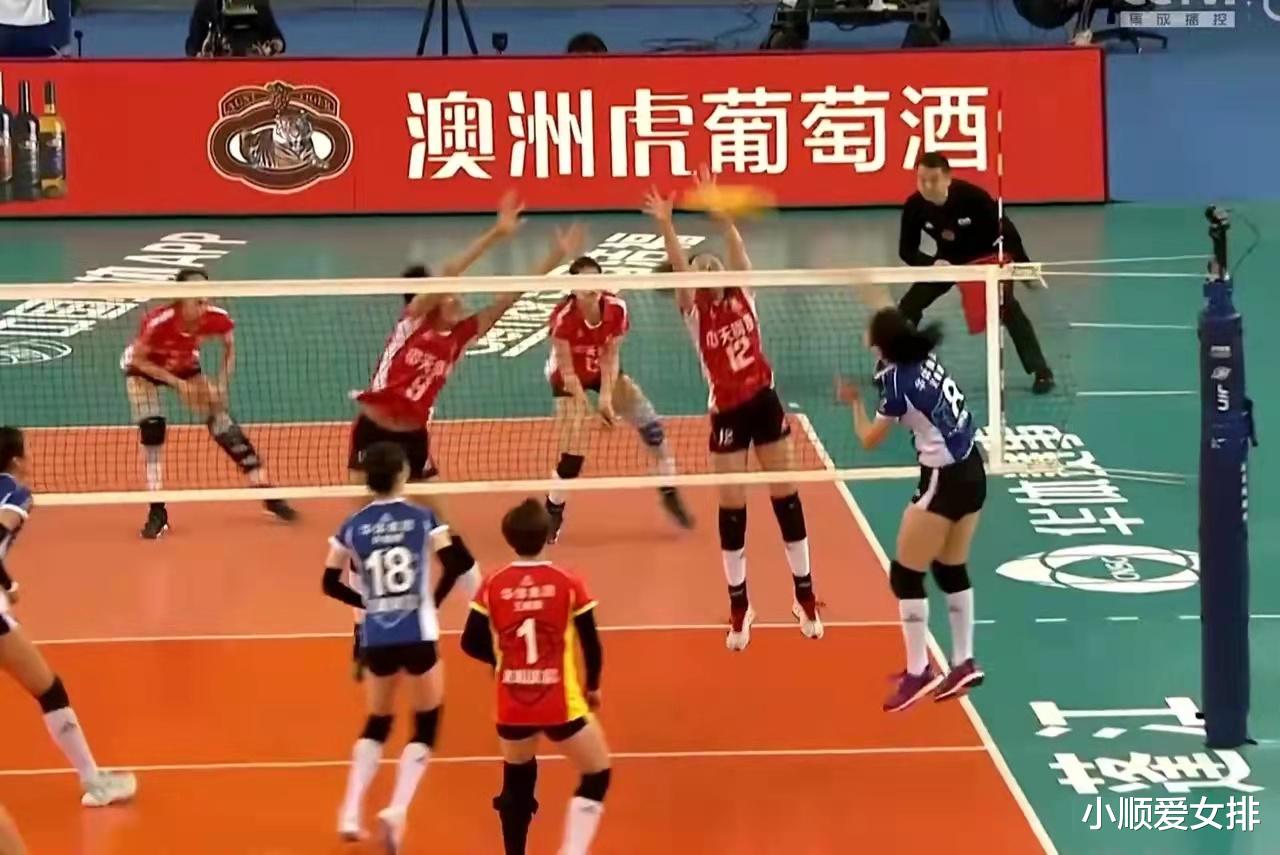 女排|女排16岁小将太牛了！接应小天才完胜龚翔宇，两少帅成幕后功臣！