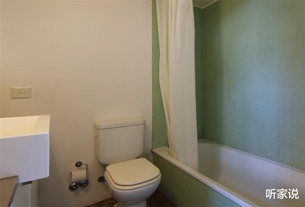 他买下32㎡小家，将卧室厨卫“藏”在壁橱里，面积虽小却井然有序