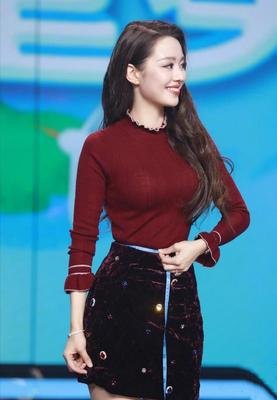 好物官|朗朗老婆“蜜蜂腰”只有55cm, 芭比身材靠摇呼啦圈，难怪从不节食