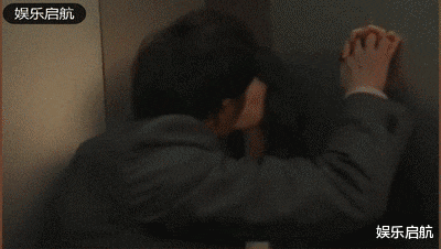 吻戏|电梯里接吻的别样体验杨幂，迪丽热巴，杨颖，金晨的吻戏都好刺激