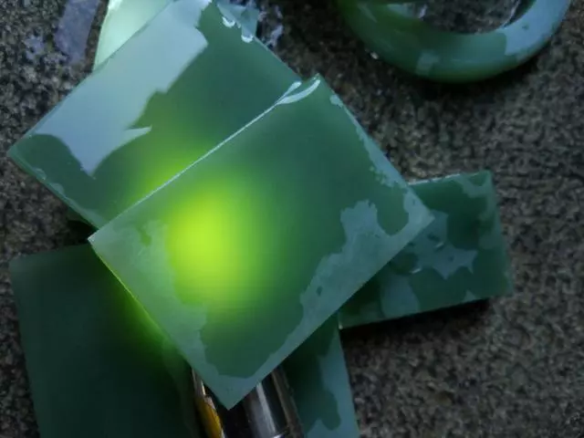 |4种和田玉，打灯看不到结构，难道是假货？