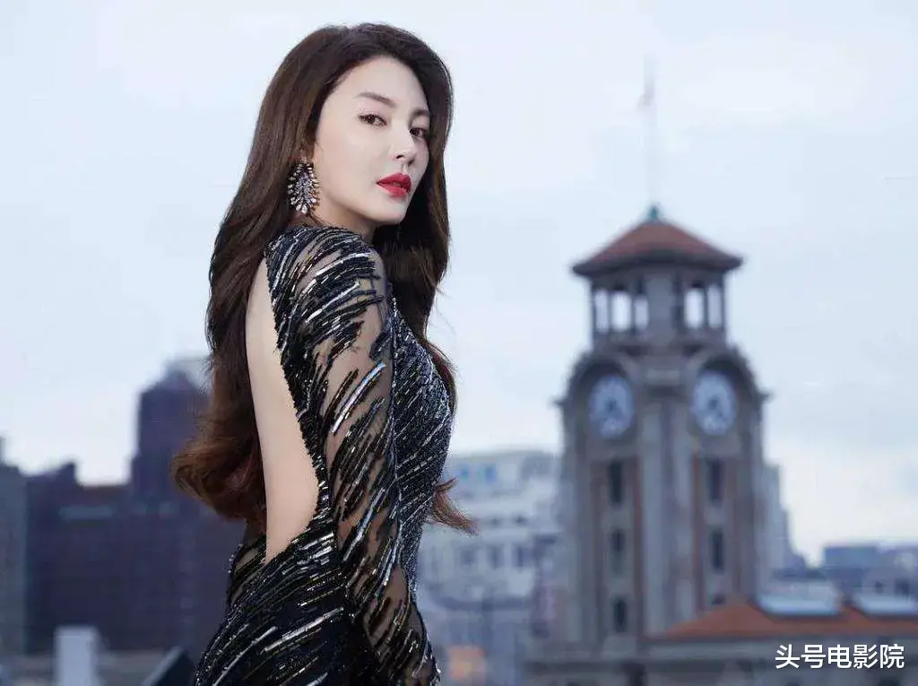 钻戒|陈小春买钻戒被拍，娱乐圈谁的钻戒大？张雨绮不买1克拉以下的