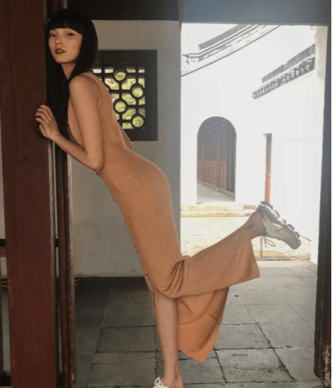 发型|国产176cm的人间“腿精”,黄金比例太撩人,逆天的“过肩折腿”可太秀了!