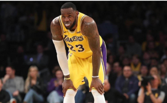 勒布朗·詹姆斯|詹姆斯這種身體素質(zhì)的球員，NBA也數(shù)十年難見(jiàn)，十幾年不受大傷