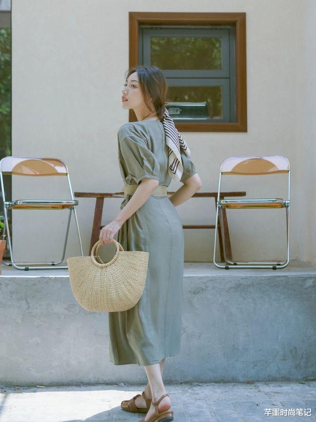 求职|博主胡佳卉走森女部落风，珍珠牛仔开叉裙搭刺绣娃娃衫，甜爆了