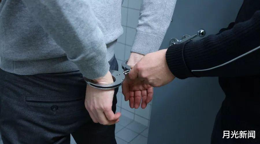 月光新闻 不忍直视!南京一男研究生宿舍内强制猥亵室友,获刑一年半