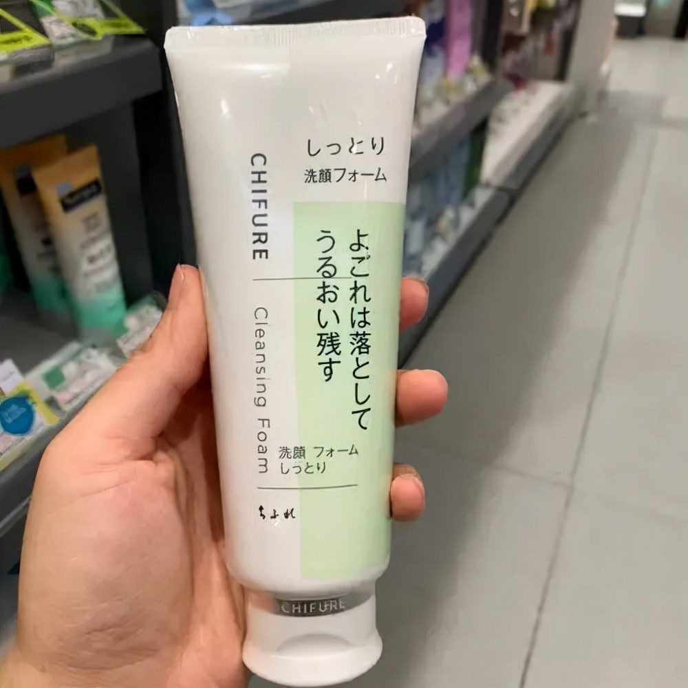 洗面奶 这几款洁面乳:去除废旧角质,使肌肤变得干净通透。